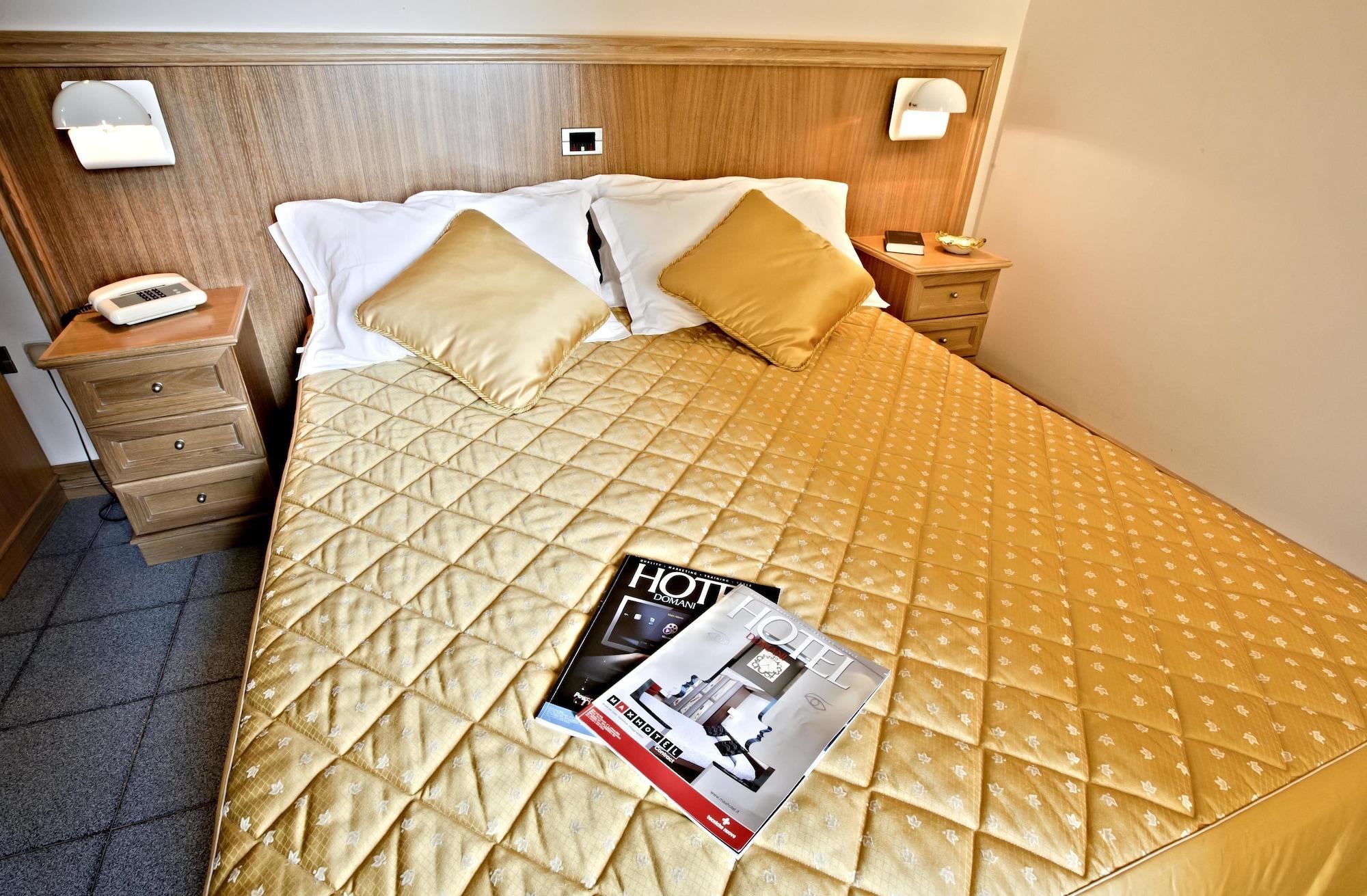 Hotel Sabbie D'Oro Giardini-Naxos Buitenkant foto