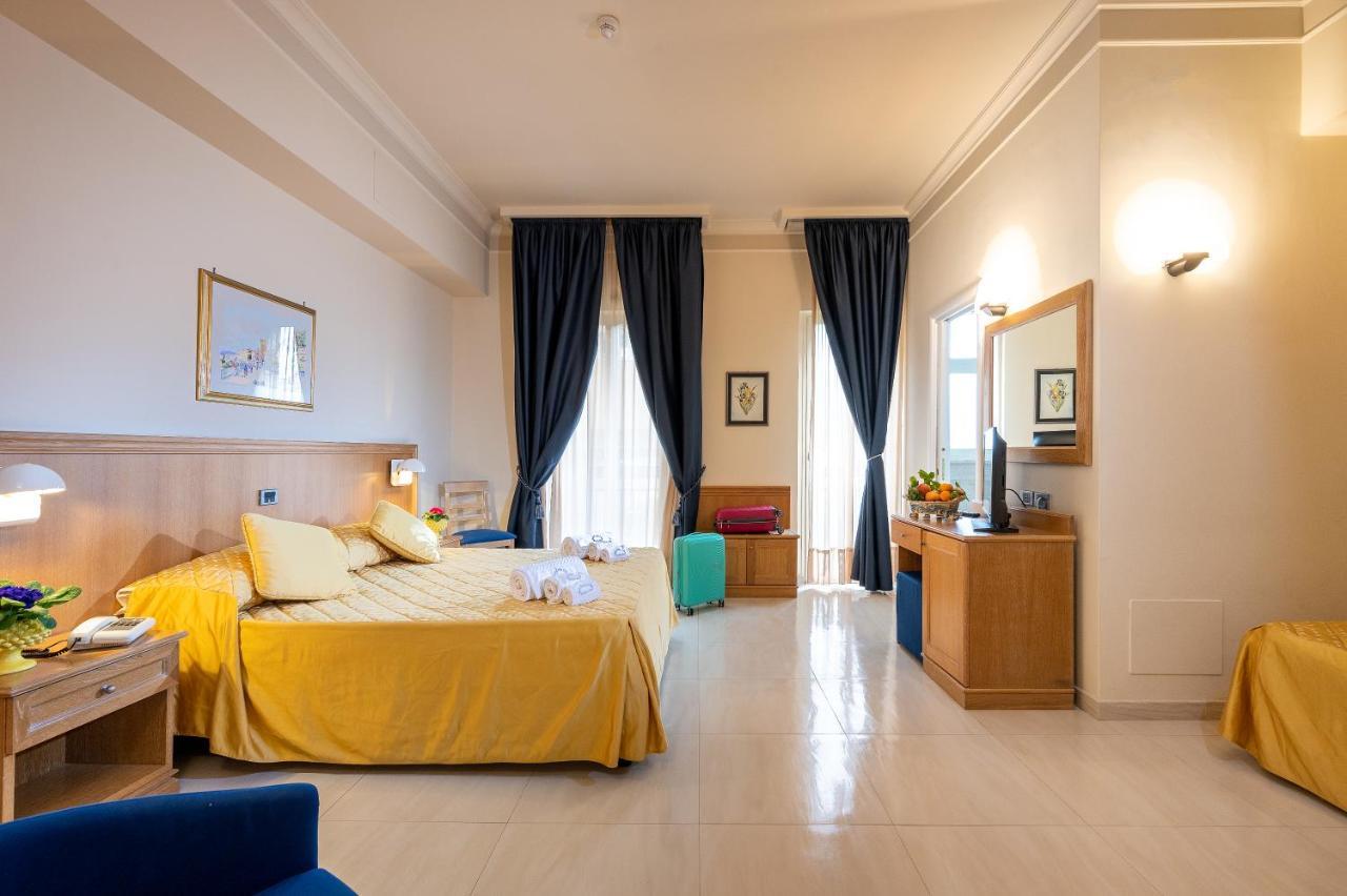 Hotel Sabbie D'Oro Giardini-Naxos Buitenkant foto