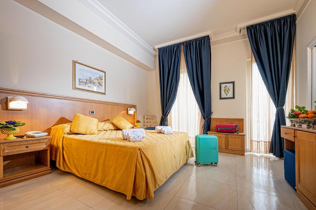 Hotel Sabbie D'Oro Giardini-Naxos Buitenkant foto