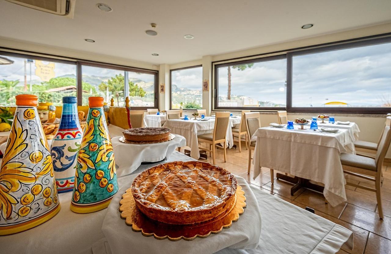 Hotel Sabbie D'Oro Giardini-Naxos Buitenkant foto