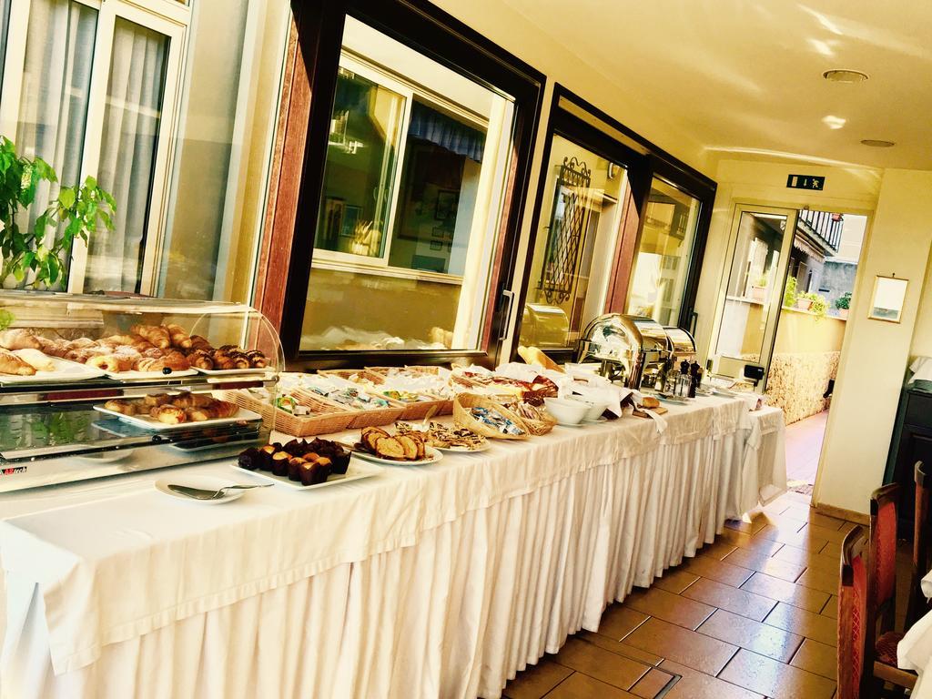 Hotel Sabbie D'Oro Giardini-Naxos Buitenkant foto
