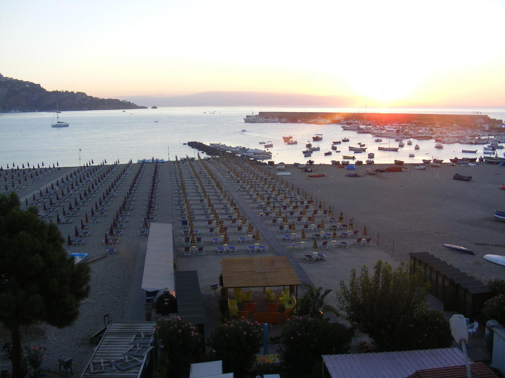 Hotel Sabbie D'Oro Giardini-Naxos Buitenkant foto