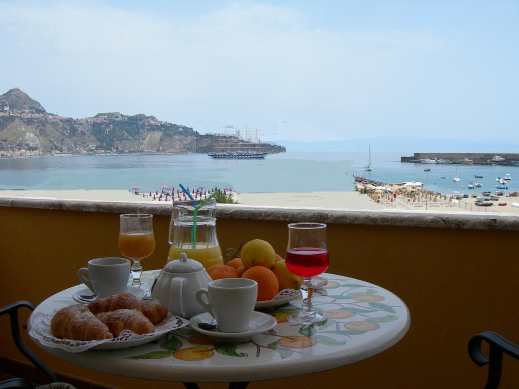 Hotel Sabbie D'Oro Giardini-Naxos Buitenkant foto